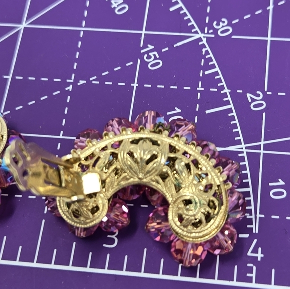 VINTAGE ALICE CAVINESS PINK CRYSTAL CLUSTER COMMA CLIP ON EARRINGS WOMEN JEWELRY - Picture 9 of 13